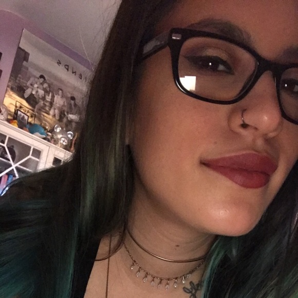 Meet Your Seller✌🏼️ - Picture 3 of 6